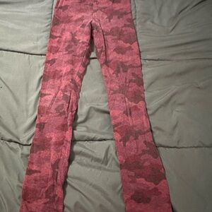 Old Navy Maroon and black Camouflage Leggings